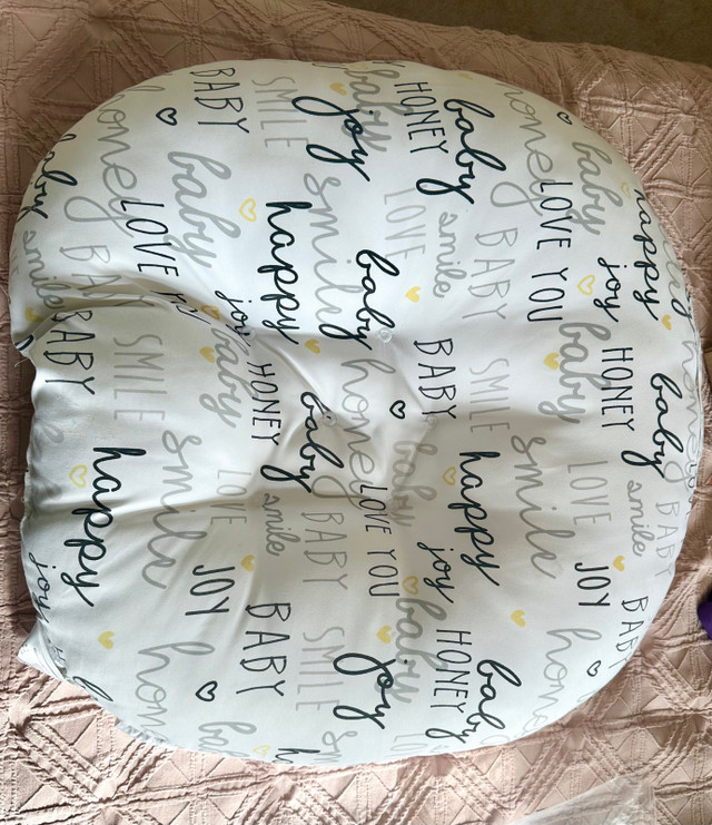 Newborn lounger/ Boppy pillow in Other in Mississauga / Peel Region
