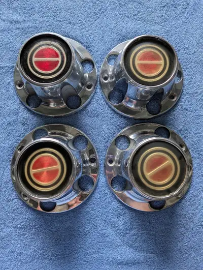 Fits 1992-1996 F150 & Bronco 4x4 – Good condition – 1 center silver trim & other 3 gold trim $100 fo...