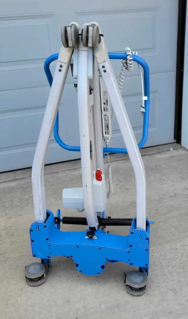 Hoyer Advance- E 340  Portable Foldable Patient Lift in Health & Special Needs in Edmonton - Image 7