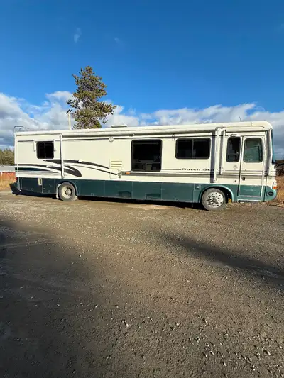 Dutch star motorhome 40f cummin engine big slide out genset appliance stove fridge microwave sink sh...