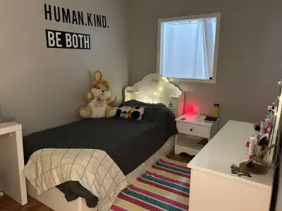 Room for Rent – Girls Only | Downtown Elgin Street Private room for rent in a 2-bedroom apartment, l...