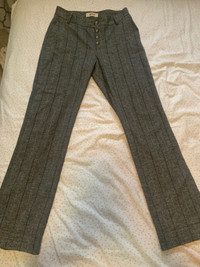 Women’s Sz 6/8 Dress Pants -10$ 