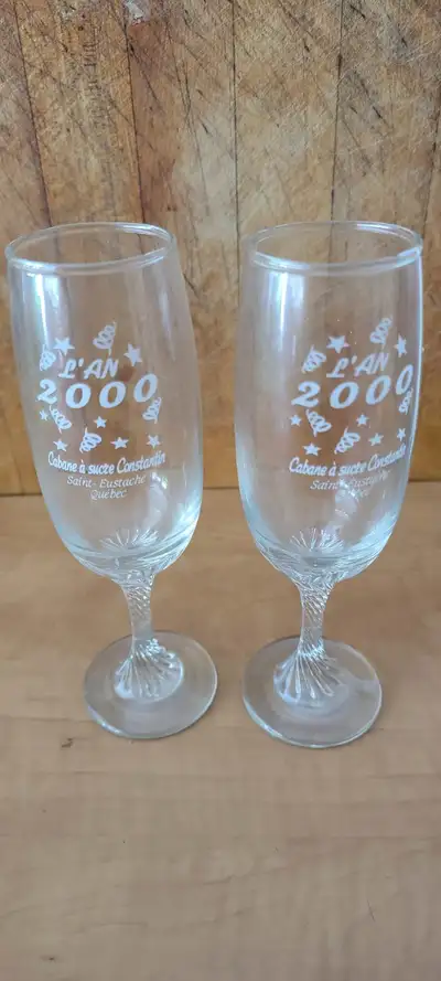 Belle  flute a champagne inscrit L An 2000  verre de vin, View more