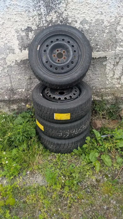 These Starfire 215/55R17 winter tires mounted on steel rims (5*114.3) are used and provide reliable...