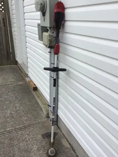 toro 60 volt Trimmer/edger with battery and charger, View more