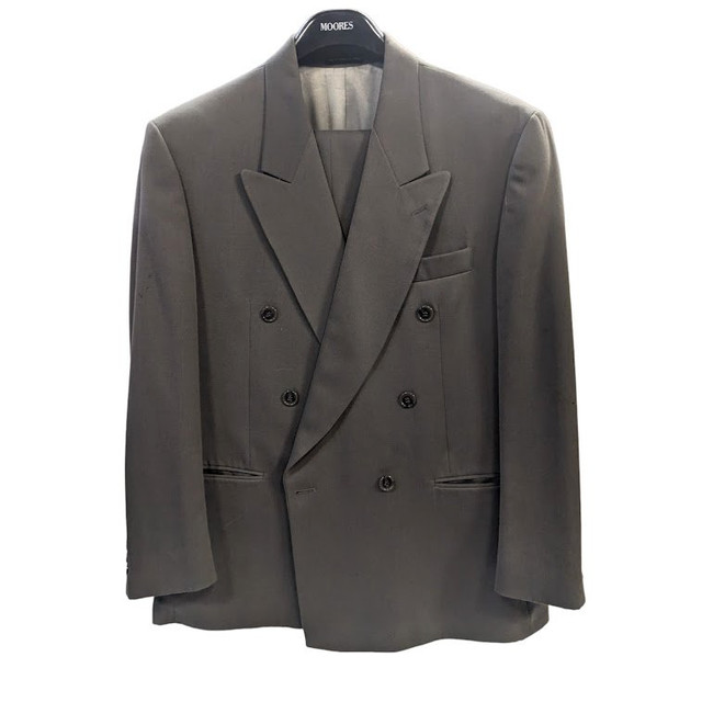 Men's Suit Size 42 Grey in Men's in City of Toronto