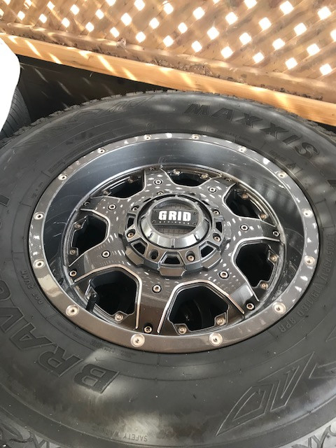 grid offroad mags with maxxis tires 34 inch dans Pneus et jantes  à Saint-Jean-sur-Richelieu