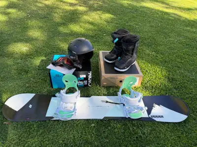 *Like New*Women's Snowboard Bundle (board, boots, bin, View more