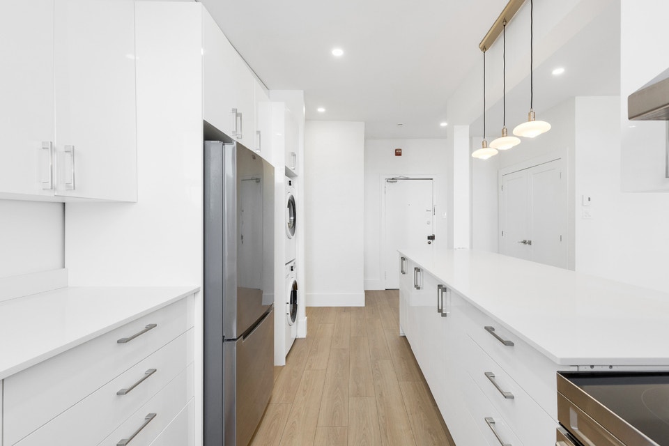 X-Large 1 bed, 1 bath fully renovated near Villa Maria Metro 2
