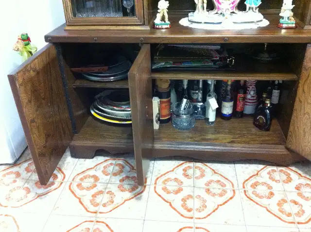VAISSELIER ANTIQUE / VINTAGE CHINA CABINET in Hutches & Display Cabinets in City of Montréal - Image 7