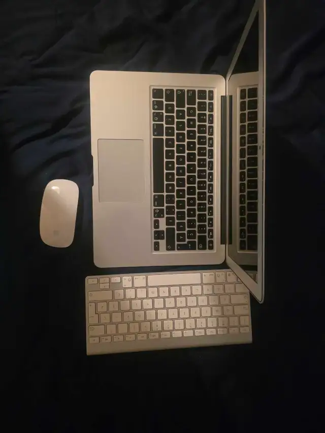 MacBook Air i5441074735928453122