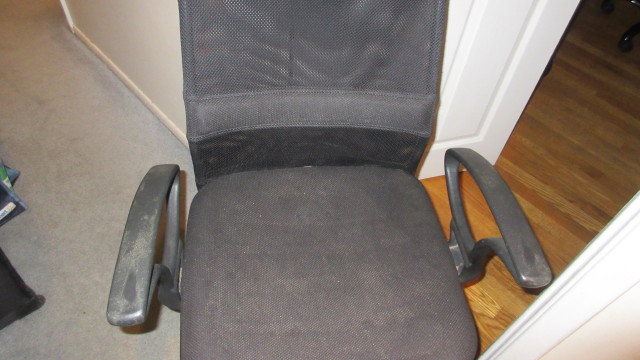 High back office chair with arm rest (Delivery neg) in Chairs & Recliners in Ottawa - Image 2