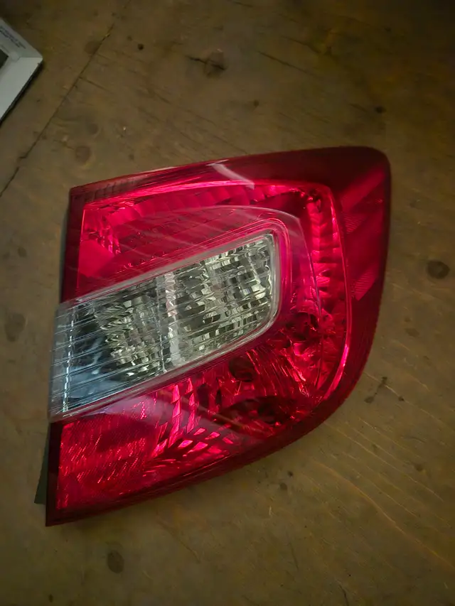 Tail lights587820445446983683