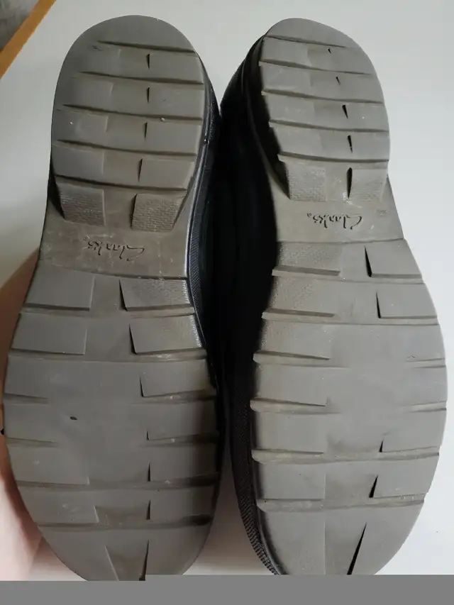 Women's Clark's rain shoes size 11 in Women's - Shoes in Ottawa - Image 4