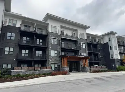 Description Lease takeover available for a private room with ensuite bathroom in a 2 bedroom apartme...