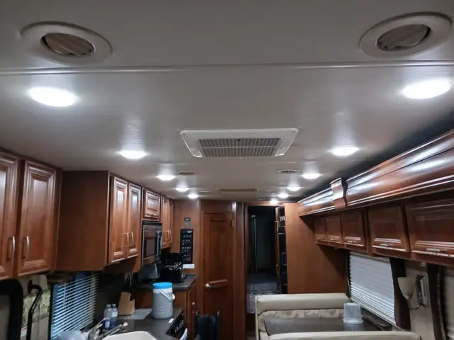 Motorisé classe A Thor Motor Coach Challenger 36FD in RVs & Motorhomes in Victoriaville - Image 16