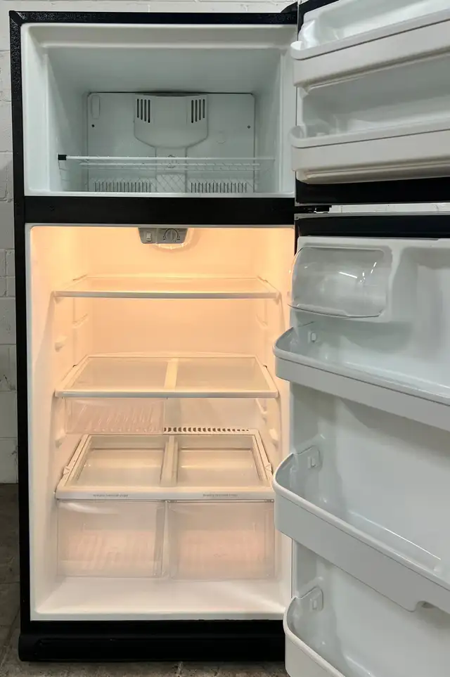 -Refrigerator “FRIGIDAIRE” 30” wide in Refrigerators in Barrie - Image 3