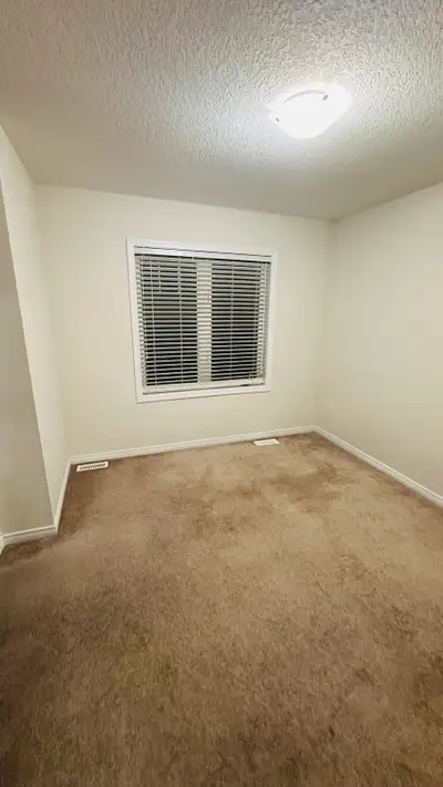 Room for rent- Kalar Road Niagara Falls (Females only)