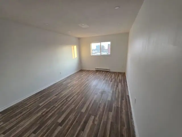 1843 Davenport Rd, Toronto, photo 2 of 4
