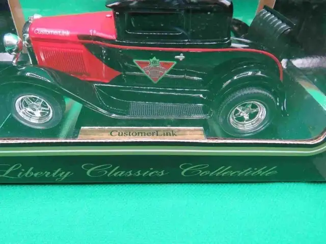 4 CANADIAN TIRE TOY TRUCKS -  1964 with SKIDOO / 1929 TOWING in Arts & Collectibles in Mississauga / Peel Region - Image 10