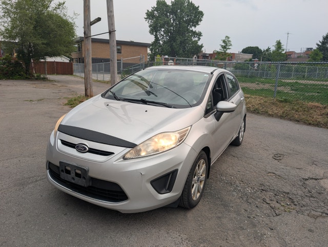 Ford Fiesta 2012 bonne condition, manque gaz air clim