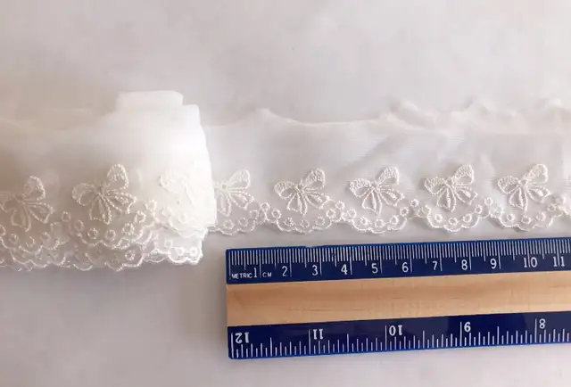 1.57" x 1.8 yds Lace Trim Embroidered Floral Bows White in Hobbies & Crafts in City of Toronto - Image 5