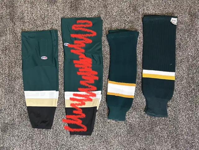 Hockey socks - Pickering High School colours in Hockey in Oshawa / Durham Region - Image 2