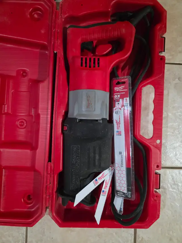 Milwaukee Orbital Super Sawzall 13.0 AMP Corded in Power Tools in Oakville / Halton Region - Image 3