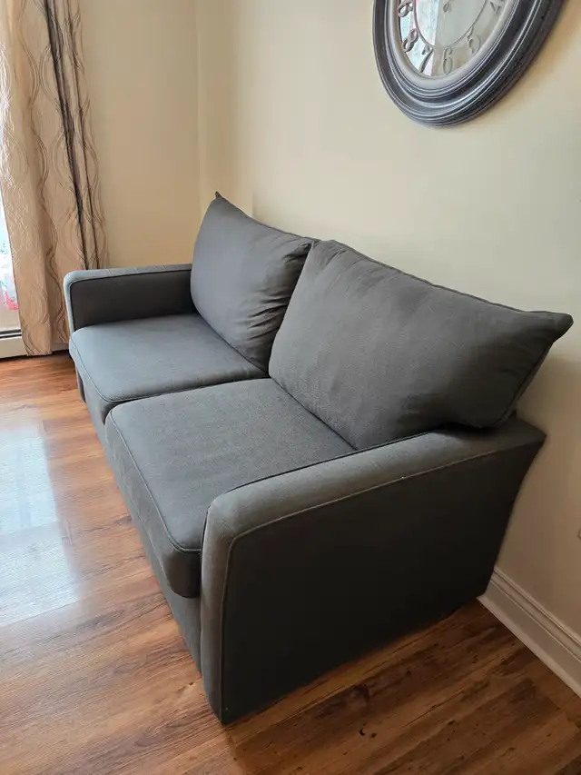 Grey couch in Couches & Futons in Dartmouth - Image 3
