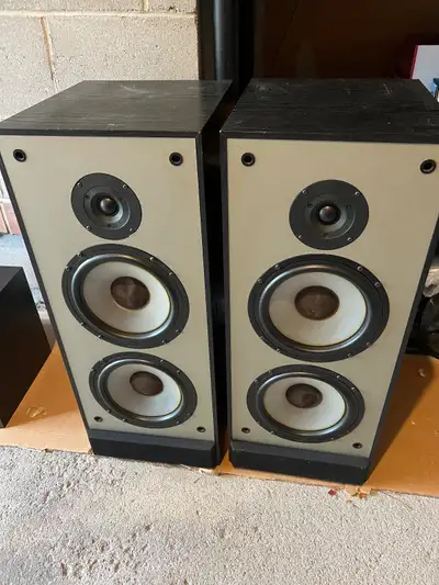 PARADIGM 9SE Floor standing Speakers + YAMAHA RX-V630 Receiver, View more