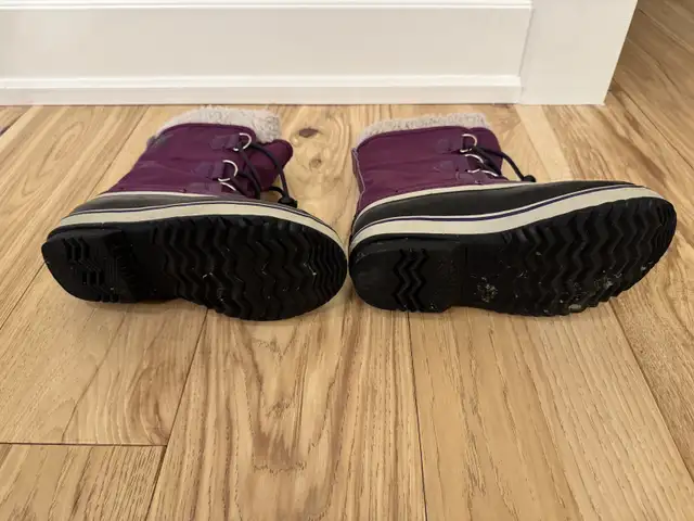 Kids Sorel Size 4 Winter Boots- Like New in Kids & Youth in Mississauga / Peel Region - Image 4