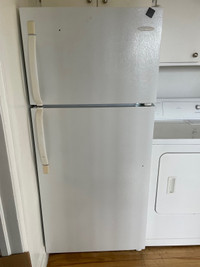 Réfrigérateur blanc fonctionne super bien
