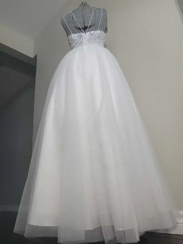 Wedding dress in Wedding in Kawartha Lakes - Image 3
