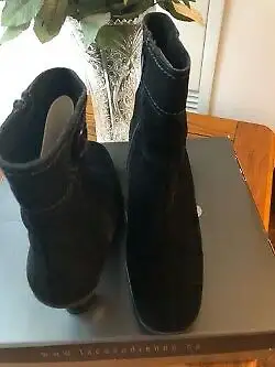La Canadienne BLACK Suede Leather Ankle Boots - Made in Canada in Women's - Shoes in City of Toronto - Image 7