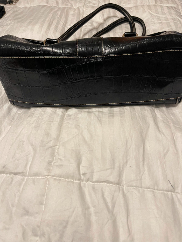 Liz Claiborne Saddle Bag~Croc embossed~Shoulder bag in Women's - Bags & Wallets in Barrie - Image 2