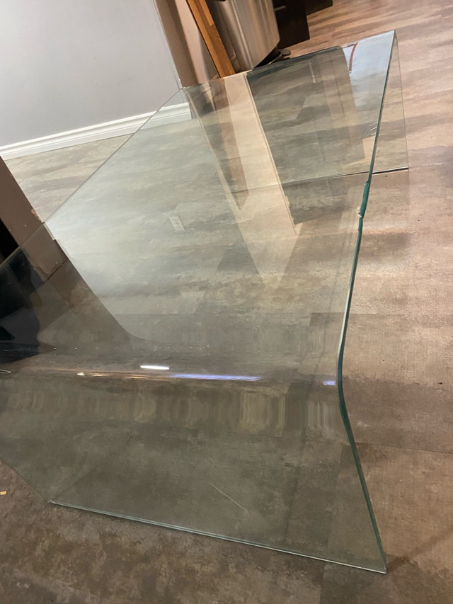 Glass coffee table in Coffee Tables in Thunder Bay - Image 2