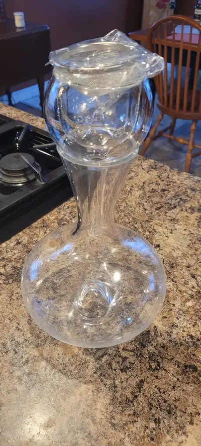 Beautiful wine decanter/aerator, never used 3 pieces