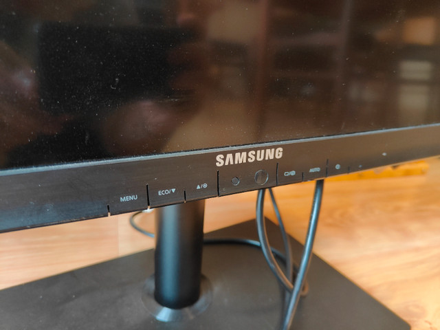 Samsung SyncMaster SA650 LCD Monitor Mint Condition For Sale in Monitors in Markham / York Region - Image 3