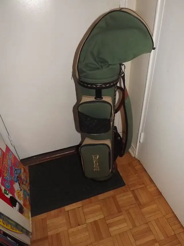 VINTAGE SPALDING GOLF BAG+6 club pockets/+Rain Cover in Golf in City of Toronto - Image 2