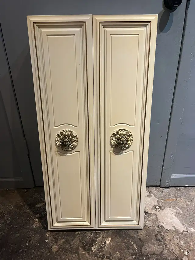 Vintage Sears Bathroom Storage Cabinet in Bookcases & Shelving Units in City of Toronto - Image 2