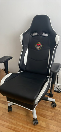 Gaming chair with massager 