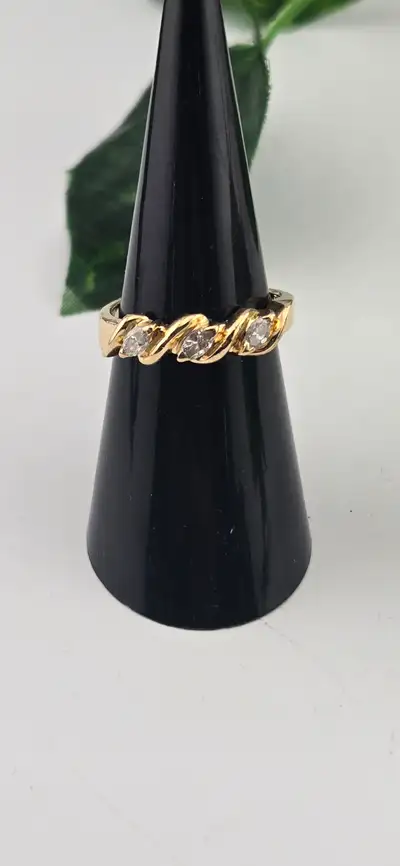 10KT Yellow Gold Ring w/3 Marquise‐Cut Diamonds, 3g, Size 6 (#68, View more