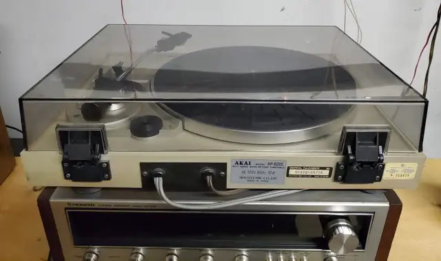 AKAI AP-B20CS RARE VINTAGE BELT DRIVE AUTO-RETURN TURNTABLE BOX in Stereo Systems & Home Theatre in Markham / York Region - Image 7
