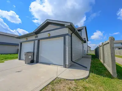Spacious 2 bed 1 bath lower unit