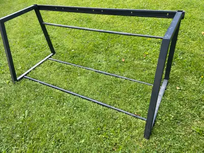 Expandable to hold 4 to 6 tires