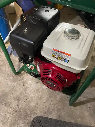 It’s a Honda generator. It’s got a Honda Gx motor which is a beauty. Works great! Used a couple time...