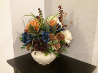 Centre de table, vase en céramique, arrangement floraux