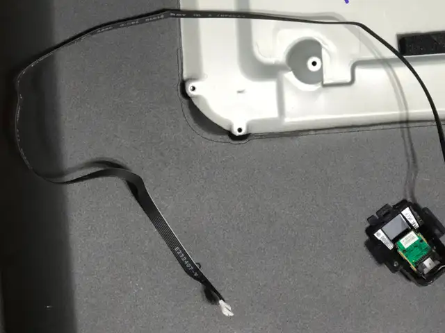 Samsung 32 inch TV parts model UN32M4500BF in TVs in Kitchener / Waterloo - Image 9