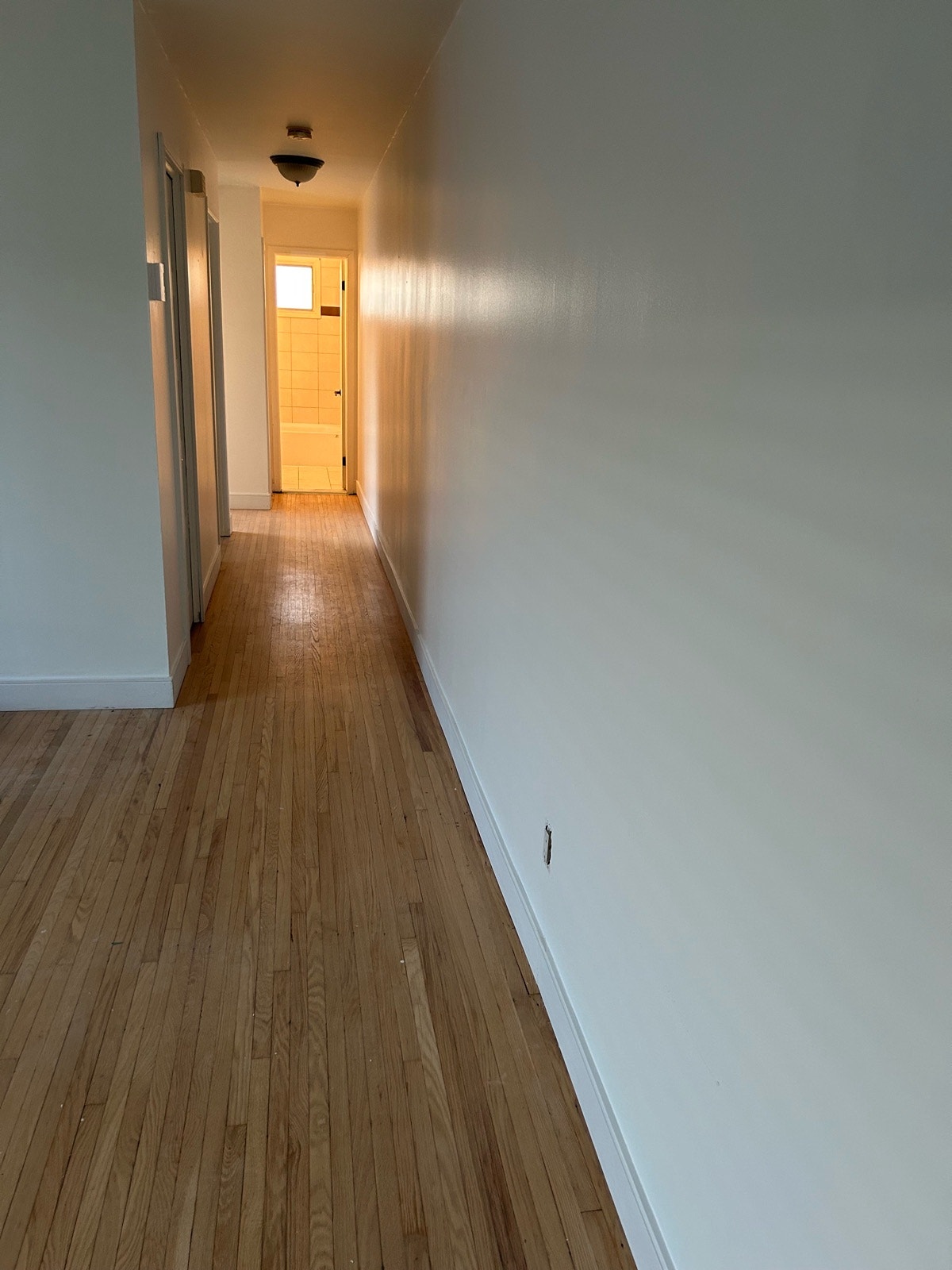 PAT, Grand 4 1/2 à louer, propre, 3e etage, idéal personne seul — photo 3