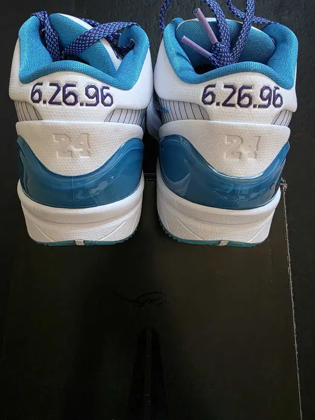 Kobe 4 Draft Day size 8 in Men's Shoes in Mississauga / Peel Region - Image 6